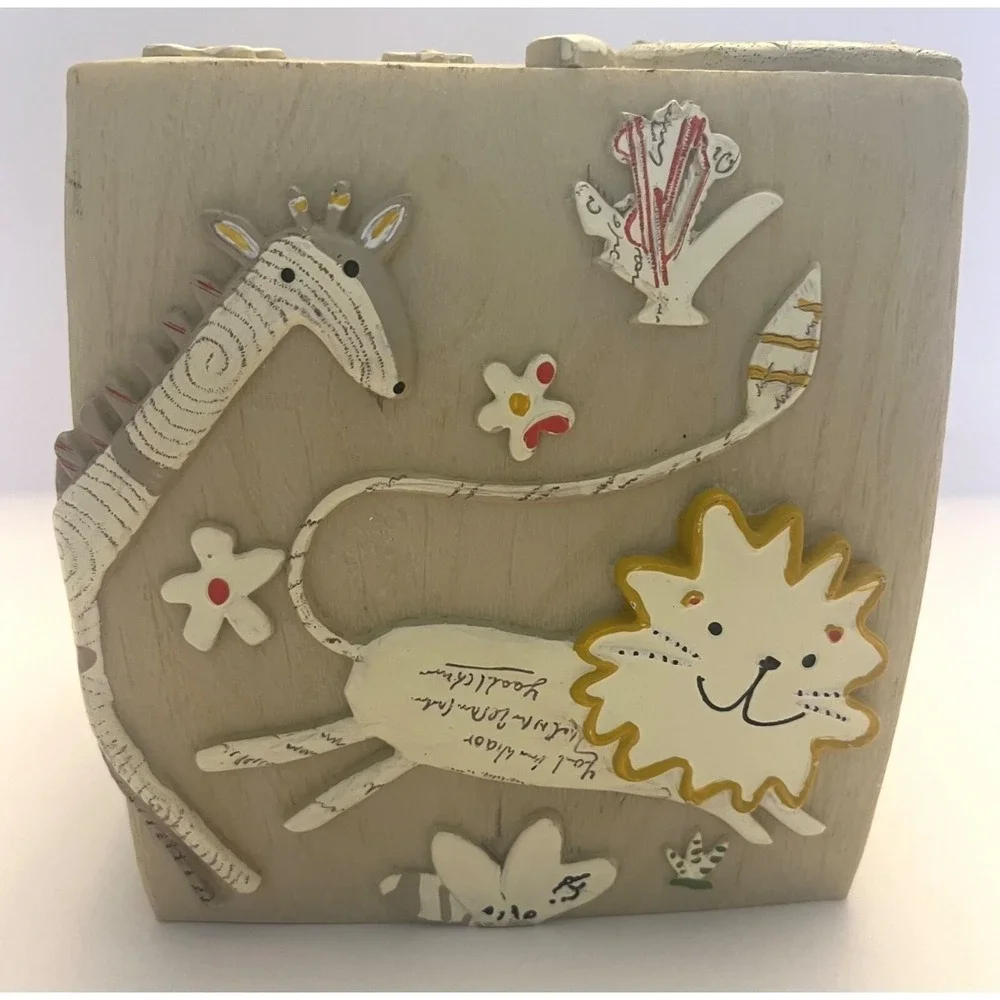 Nursery Zoo Tissue Holder Caddy Giraffe Elephant Lion Monkey Animal Crackers